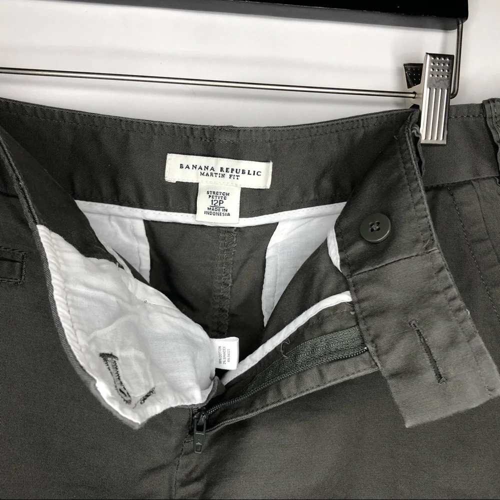 BANANA REPUBLIC women olive green Martin 4” shorts